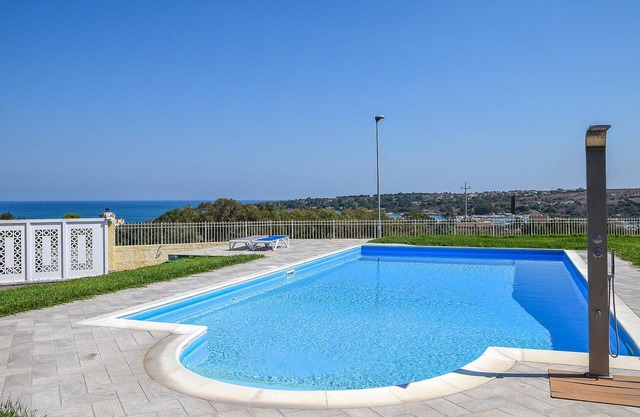 5 bedroom gorgeous home in Brucoli