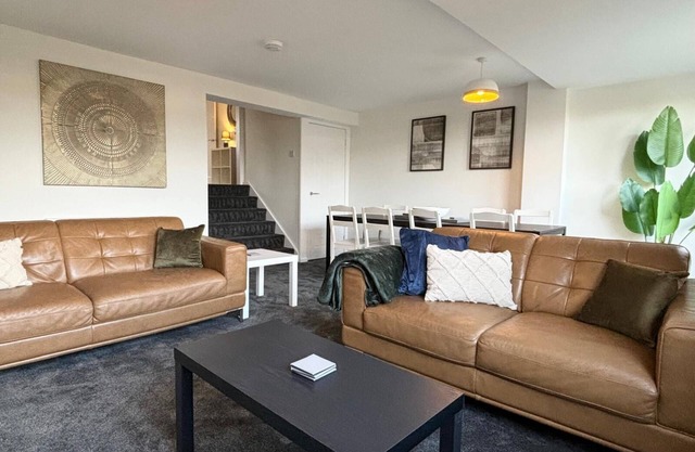 5 Bedroom Home with Garden