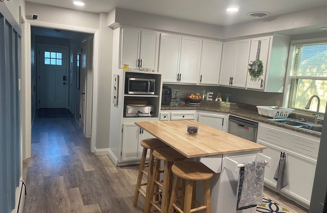 5 Bedroom house great for EAA, NFL Draft and other events!