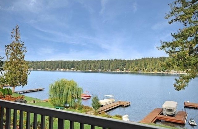 5-Bedroom Plus Sleeper Rm above Garage, 2 1/2 baths ~ Mason Lake Waterfront Home