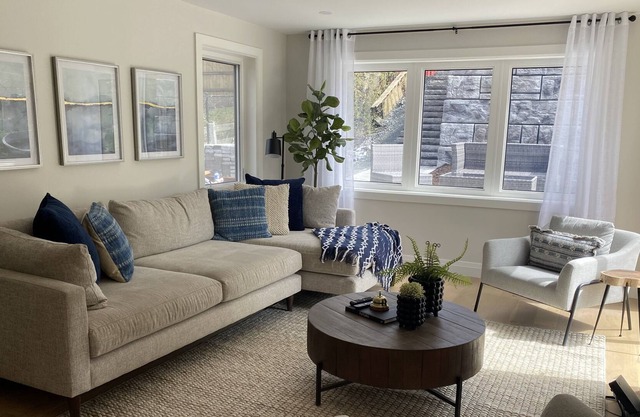 5 Bedroom South Halifax Close to Ocean & downtown! Steps to University’s !