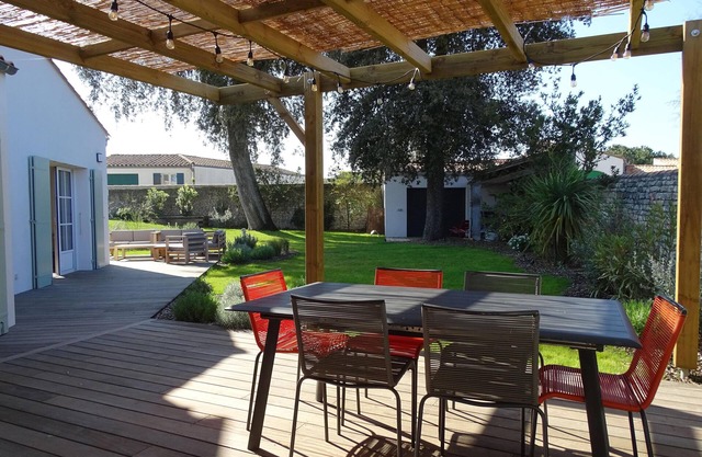 5 Bedrooms Villa In La Flotte