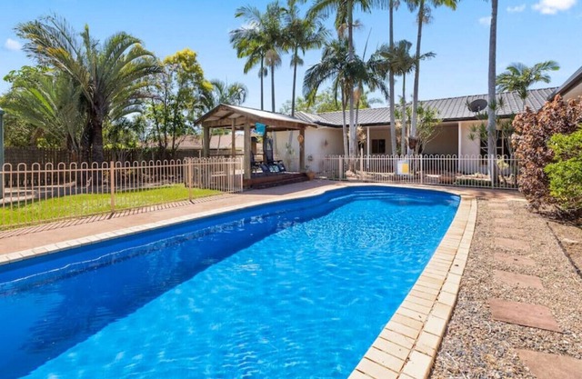 5 bedrooms with a pool