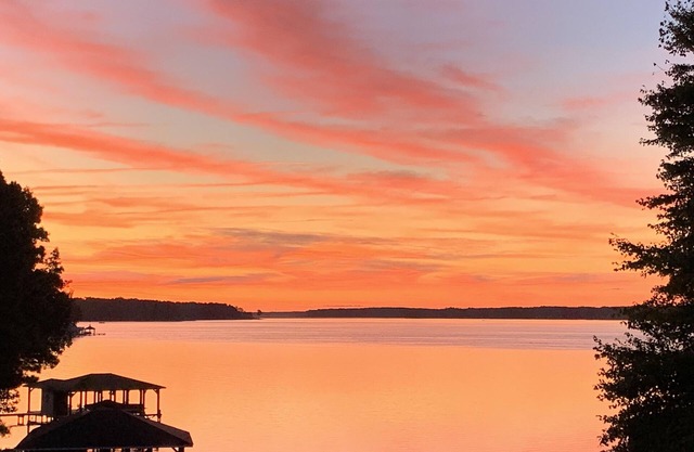 5 BR, 3.5 Bath, Game Room, Kayaks, Paddle Boards, PETS WELCOMED!