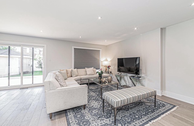 5 cozy bedrooms include 7 bed near Heartland Plaza and Outlet Malls