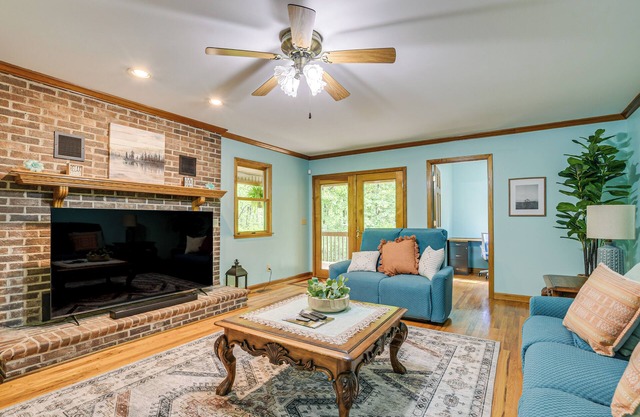 5 Mi to Lake Robinson: BBQ-Ready Home w/Pool