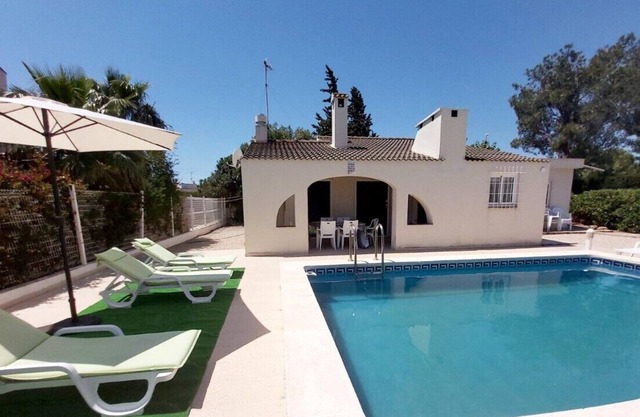 5 MIN FROM THE BEACH WITH PRIVATE POOL AND BARBECUE