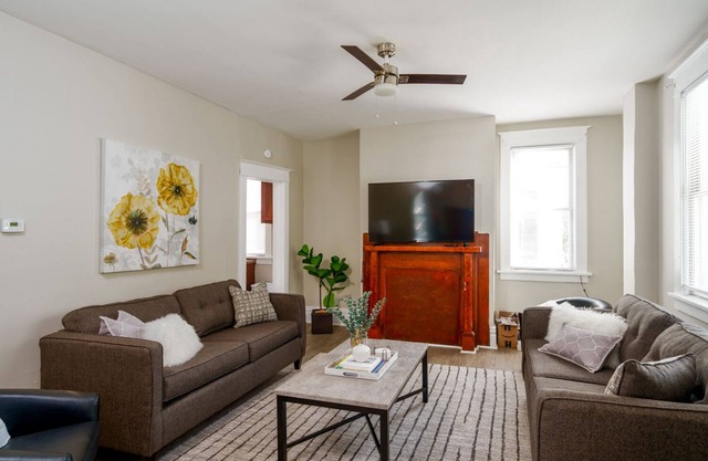 *5 Min to WVU*Smart TV*2 Full Kitchen*W/D