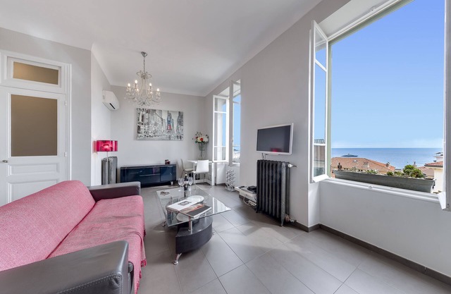 5 MINS WALK HEART MONTE CARLO & GRAND PRIX TRACK! 12 TO GRIMALDI FORUM &SEAVIEW!