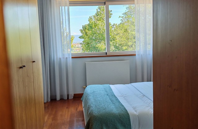 5 minutes from the city center. 4 bedroom house Ideal for families and/or groups