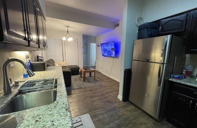 5 Minutes from Downtown, Lovely Condon