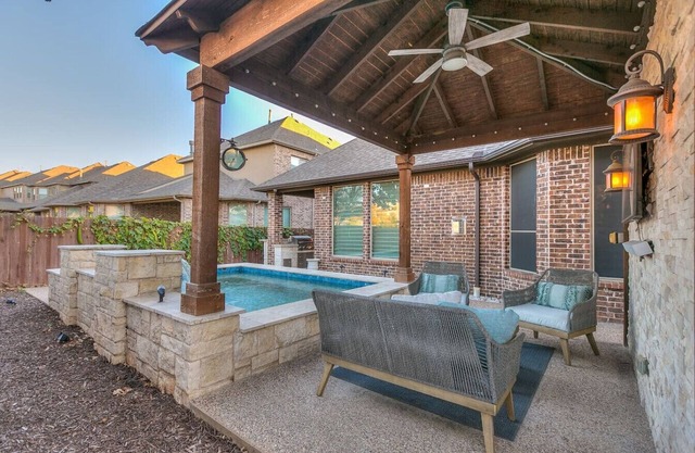 5 Minutes to DFW 4 Br/2.5 Ba