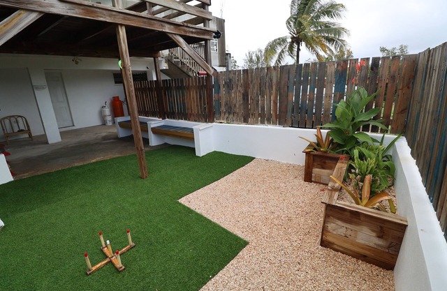 5 minutes to the valley & Crocus Bay! condo with a beautiful private courtyard.