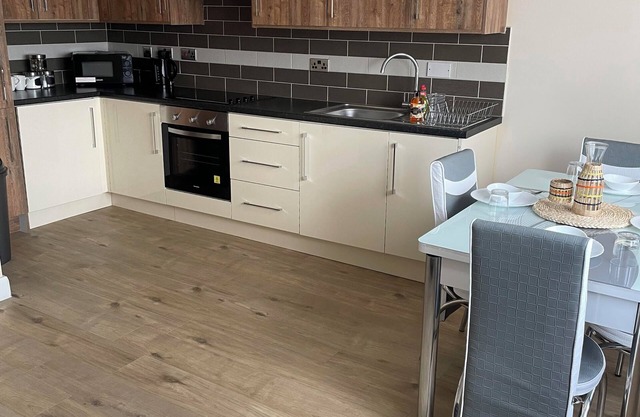 5 minutes walk to Wembley Stadium. Wembley Stunning Modern Apartment