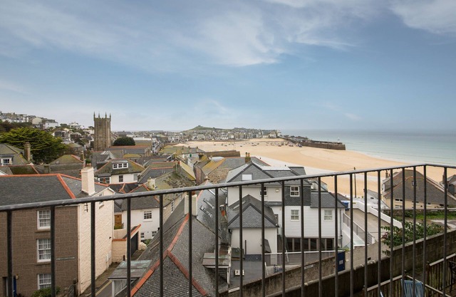 5 Star Gold Luxury Apartment in Central St Ives, Cornwall