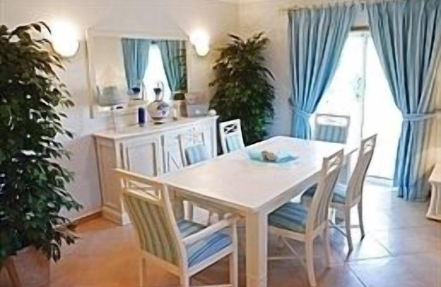 5 Star Luxurious Villa With Panoramic Golf Views with WIFI. Golf Resort.