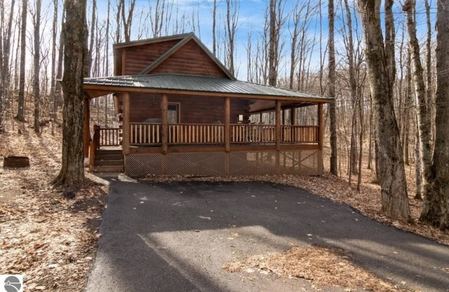 5 world class golf courses Nice Cozy Cabin. Min from Schuss Mountain.