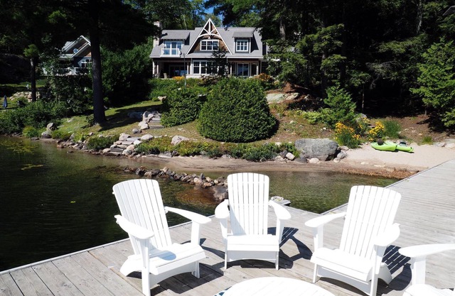 5-year old, Luxury Build on Joe! Immaculate Main + Guest Cottage! Tennis!