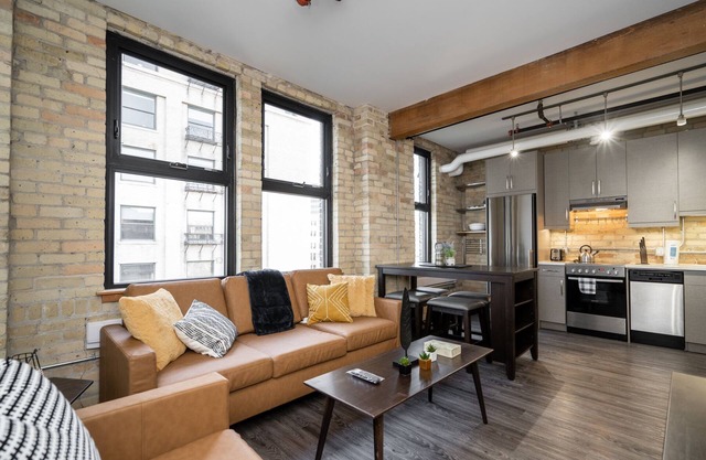 (507) Exchange District Warm Entire 1 BR 1BATH Loft + Fast WiFi (139)