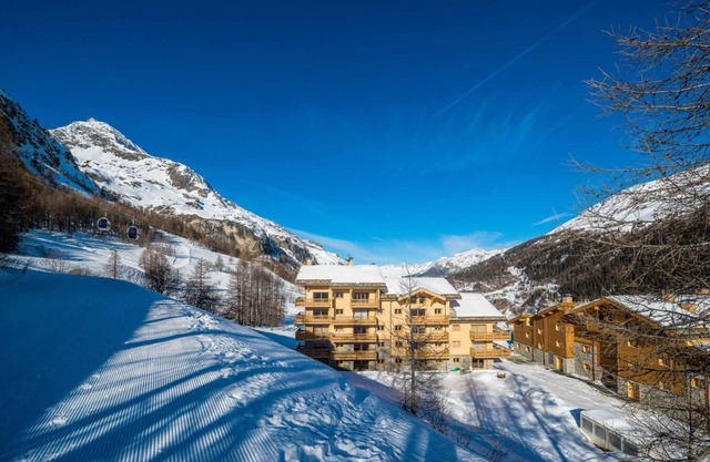 50m from ski slopes, 5th floor, fitness, swimming pool, sauna, hammam, balcony, tv, ski locker