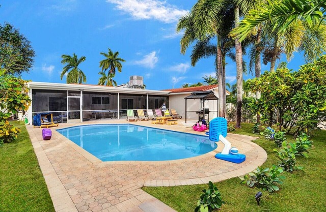 5550 Cleveland Hollywood FL