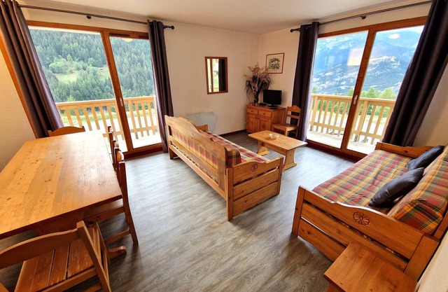 55m² Apartment with 2 balconies, near ski lift, sleeps 8-10