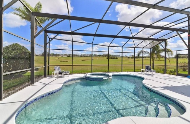 596-Modern 5 Bed Home Overlooking Golf Course and Conservation Near Disney