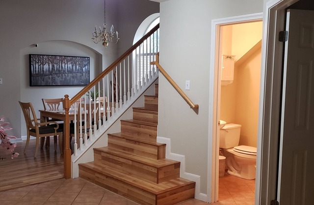 5br/2.5bth home in quiet Golf Comm, near Kalahari Resort/Del Dia. and RR outlets