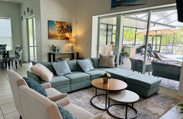 5br/4ba Luxury house w pool and beautiful backyard