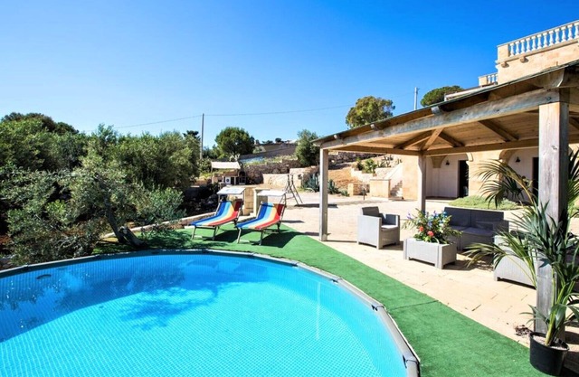 5min walk to the sea: large house w/little pool
