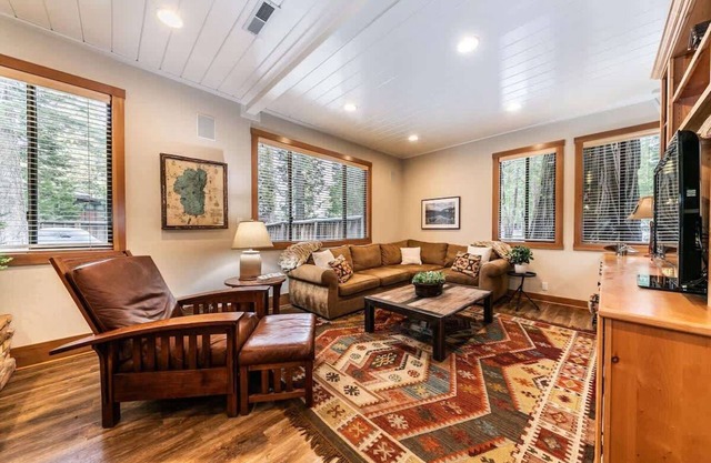 6-8 Miles to Palisades|Alpine|Homewood|Walk to TC