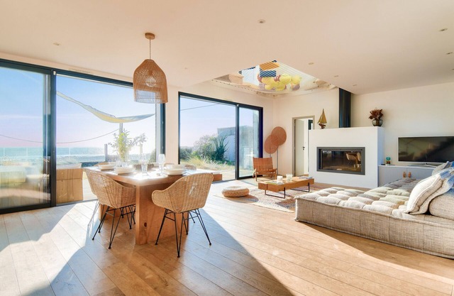 6 adults and 2 children – pool and direct beach access
