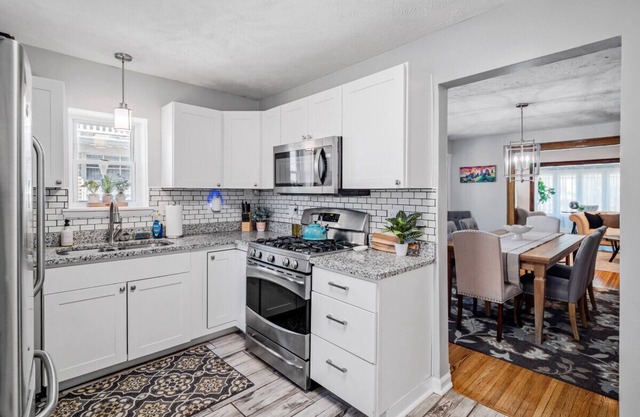 6 Bedroom Entire Duplex for Large Groups!