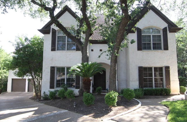 6 Bedroom Luxury Home 15 Minutes from Downtown Austin