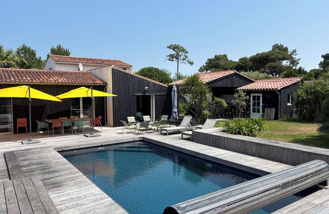 6-bedroom Villa with pool, 2 min from the sea. Perfect for families