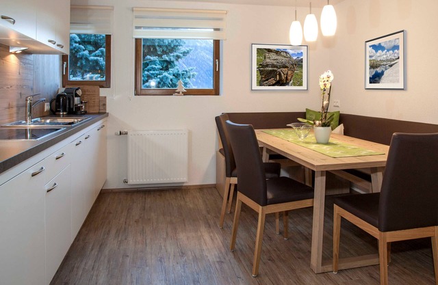 6. Gallruth - Apart Bergland