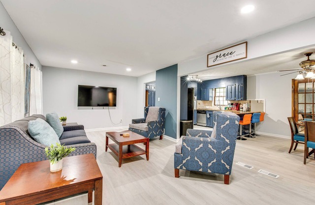 6 Mi to Airport: Riverdale Home w/Private Pool!