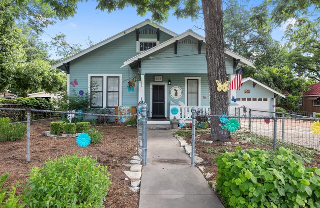 .6 miles to Marktplatz, 3 minute drive, walkable.