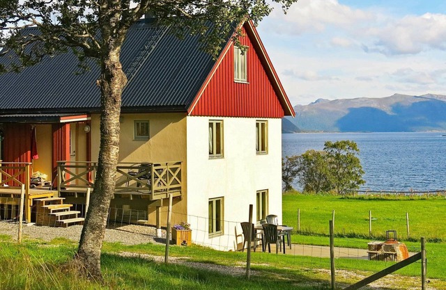 6 person holiday home in ALSVÅG-By Traum
