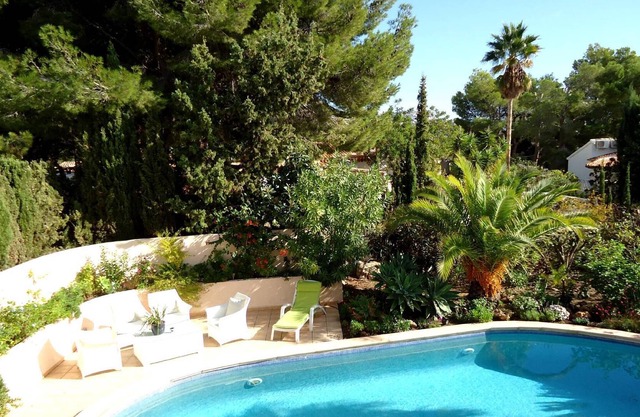 6 persons spacious villa with private pool and lots of space.