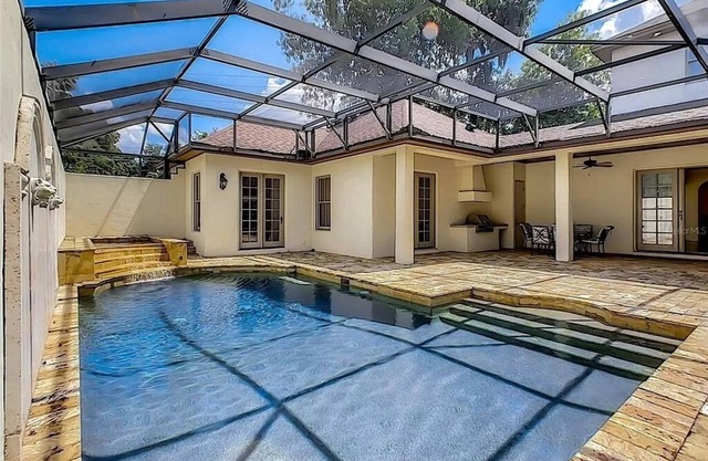 6000 SGFT MANSION with POOl ,BBQ AT HEART Of GOLF CITY