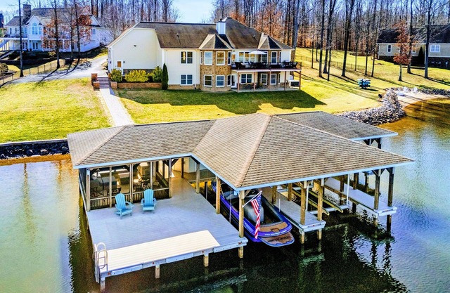 6BR Lakefront @ Lake Anna, Deck, Boat House, Beach