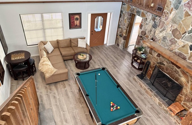 6BR Triplex – Walk to Marina & Lighthouse Grill