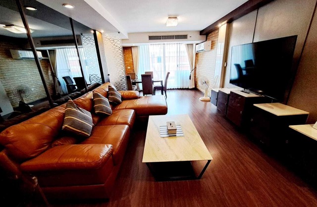 6C - 2 Bedroom Downtown Apartment with shared Pool