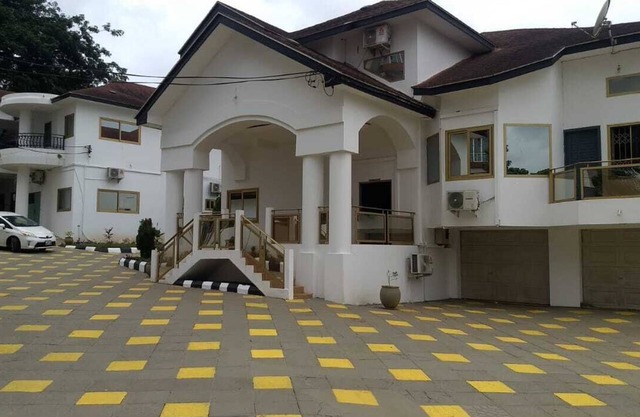 7-bed Lux House-A with a pool & Mini-Golf, a Walking distance from the Airport.