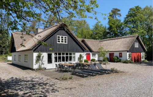 7 Bedroom Awesome Home In Ørum Djurs