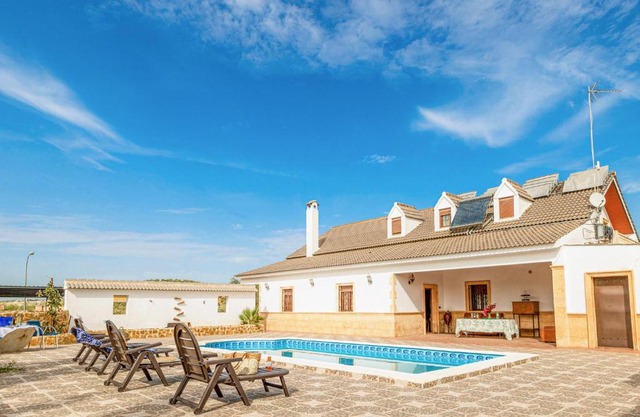 7 Bedroom Awesome Home In Lucena