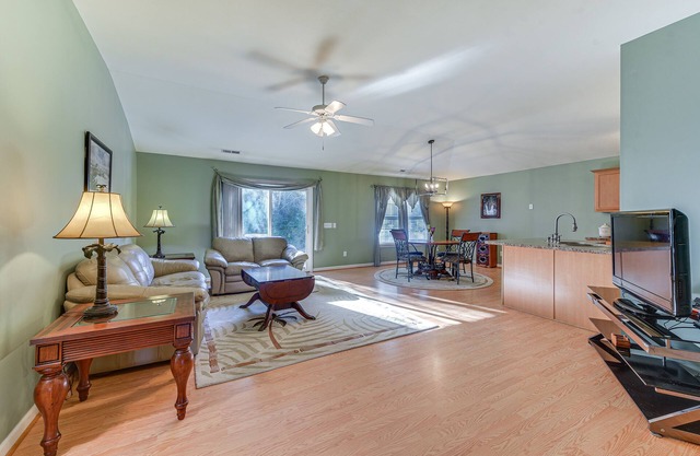 7 Mi to Cherry Grove Beach: Home on Grand Strand