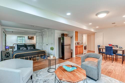 7 Mi to Downtown with Yard Silver Spring Studio