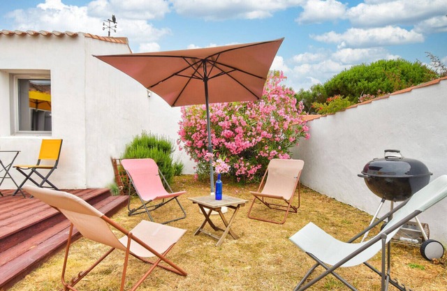 700 m from the beach, garden, house for 7